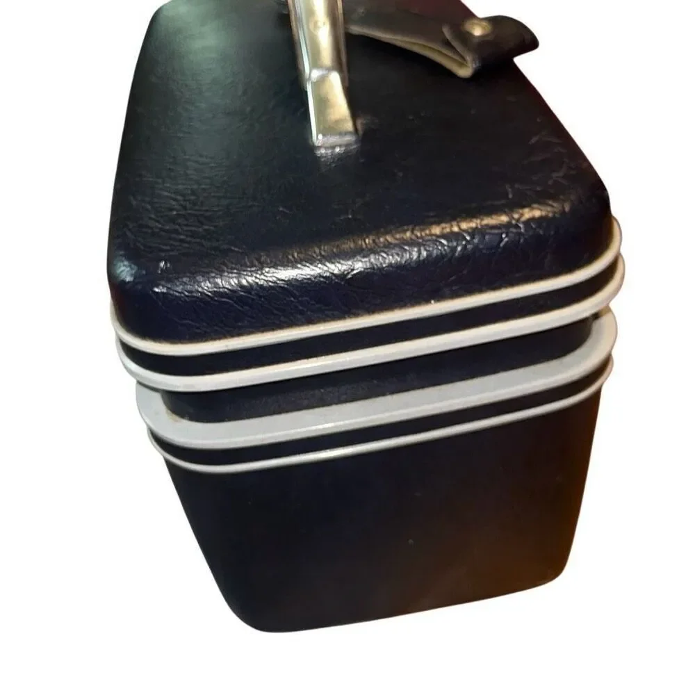 Vtg Blue Samsonite Navy Silhouette Hard Shell Train/Cosmetic/Makeup Case Chrome